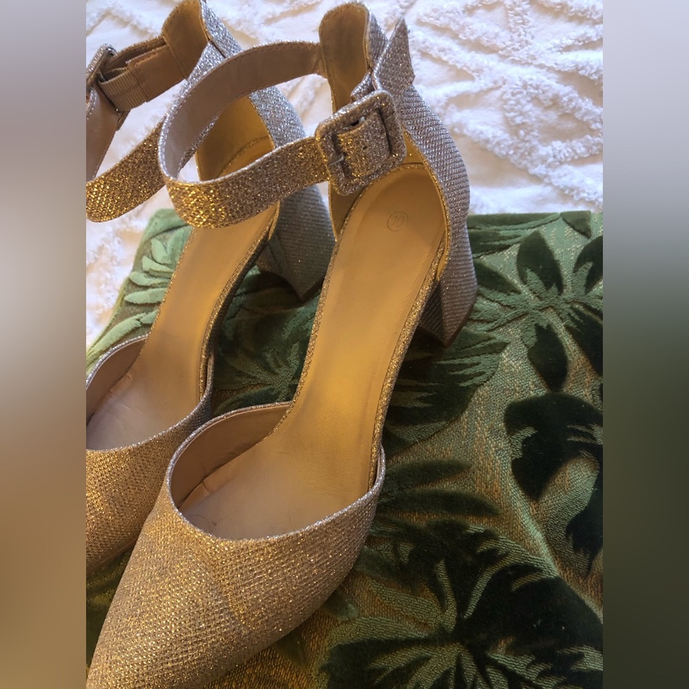 Gold/Champagne sparkle heels. Women’s size 10. - Picture 3 of 7
